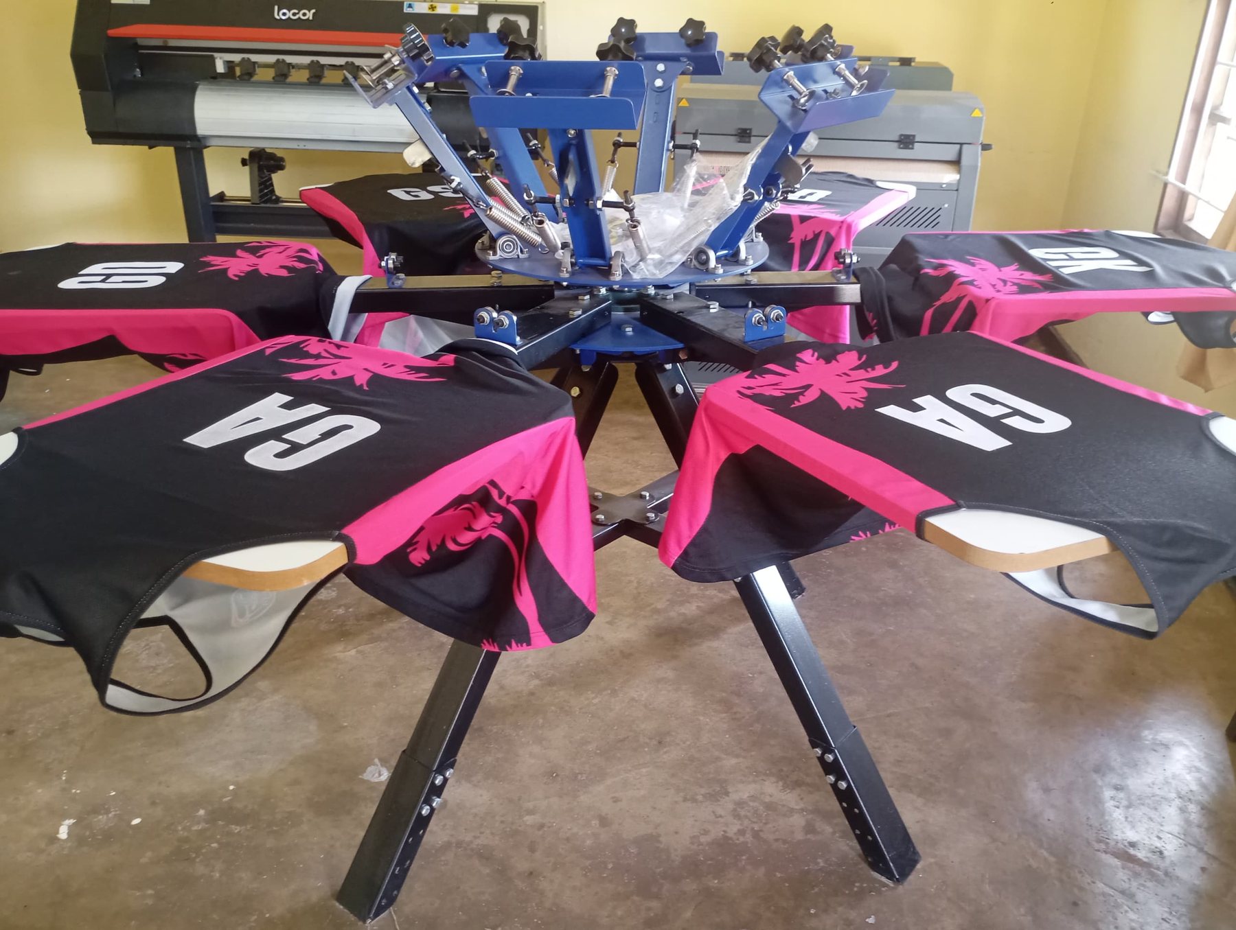 Screen printing equipment and apparel